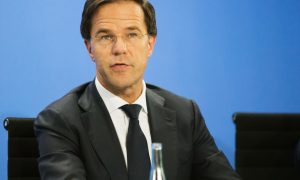 Rutte, Srebrenitsa Soykırımında Görev Yapan Hollandalı Askerlerden Özür Diledi