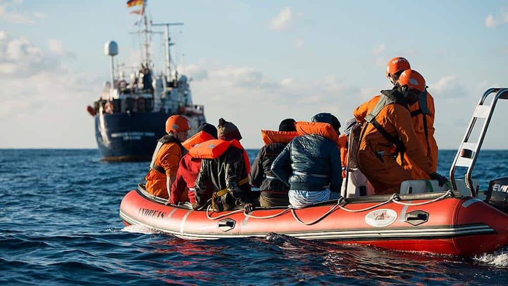 Birleşik Krallık'a Geçmek İsteyen Göçmenlerin Fransa'da Bekleyişi Sürüyor