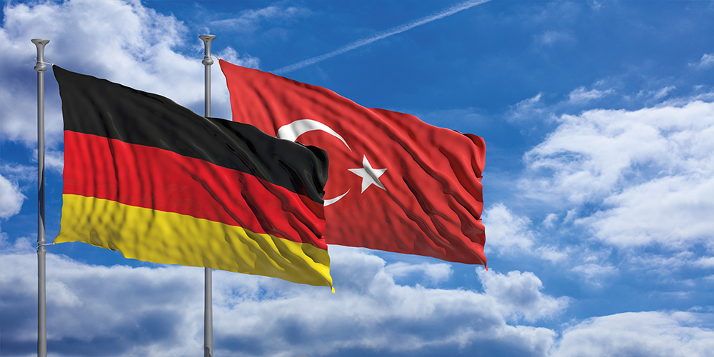 Yeni Kuşakların Kimliklerinden Bize Ne (Düşer)?
