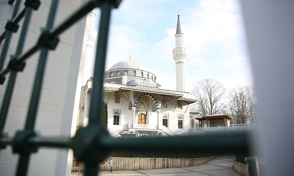 Almanya’da Halk Ezanın Açıktan Okunmasına Karşı mı?