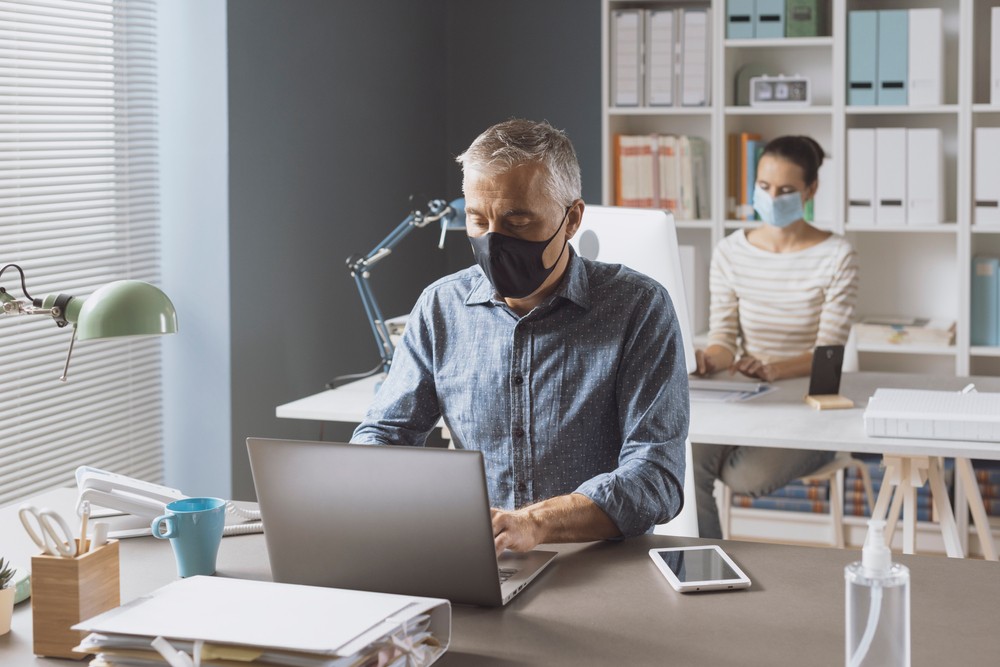 Almanya'da iş yerlerinde maske zorunluluğu