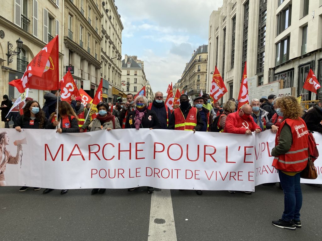 Fransa’da İşçi Sendikaları ve Göçmenler Macron Hükümetini Protesto Etti