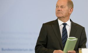 Almanya’da “Cum-ex” Vergi Skandalı Scholz’un Peşini Bırakmıyor