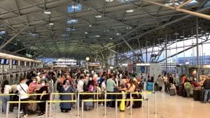 Avrupa’daki Havalimanlarında Aşırı Yoğunluk Krizi Sürüyor