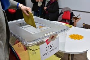 Bir Araştırma Dersi Penceresinden Yurtdışında Oy Kullanma Hakkı