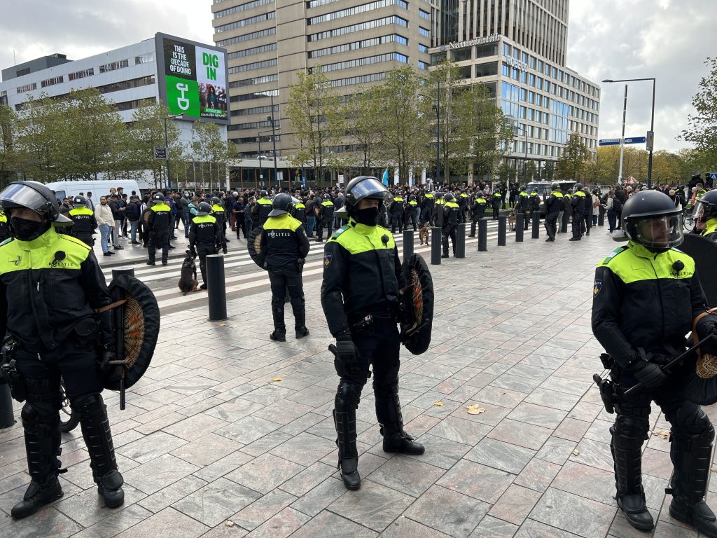 Hollanda’da PEGIDA’nın Kur’an-ı Kerim Yakma Eylemi Başlamadan Bitti