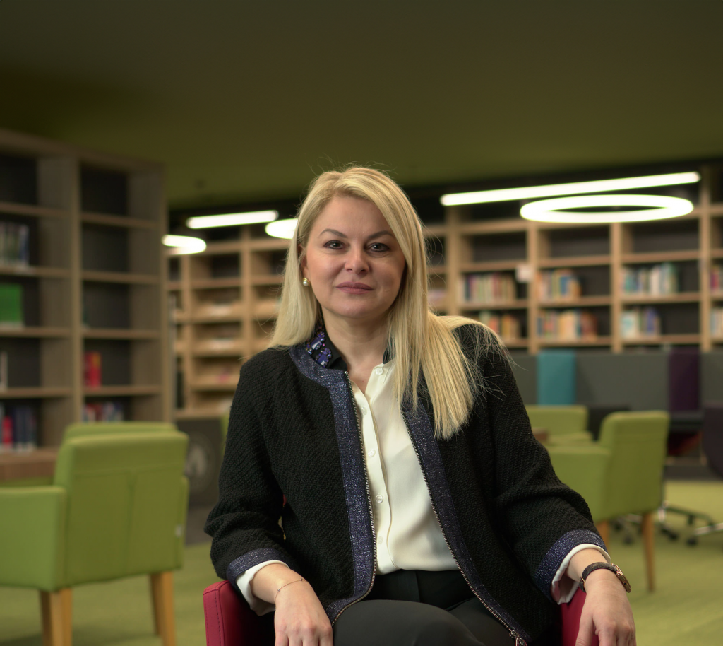 “Komplo Teorileri Hakikatle Değil; ‘Hipergerçeklik’le İlgilenir”