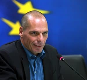 Yanis Varoufakis: “Avrupa’da Statükoya Meydan Okuyacak İnsanlara Oy Verin!”