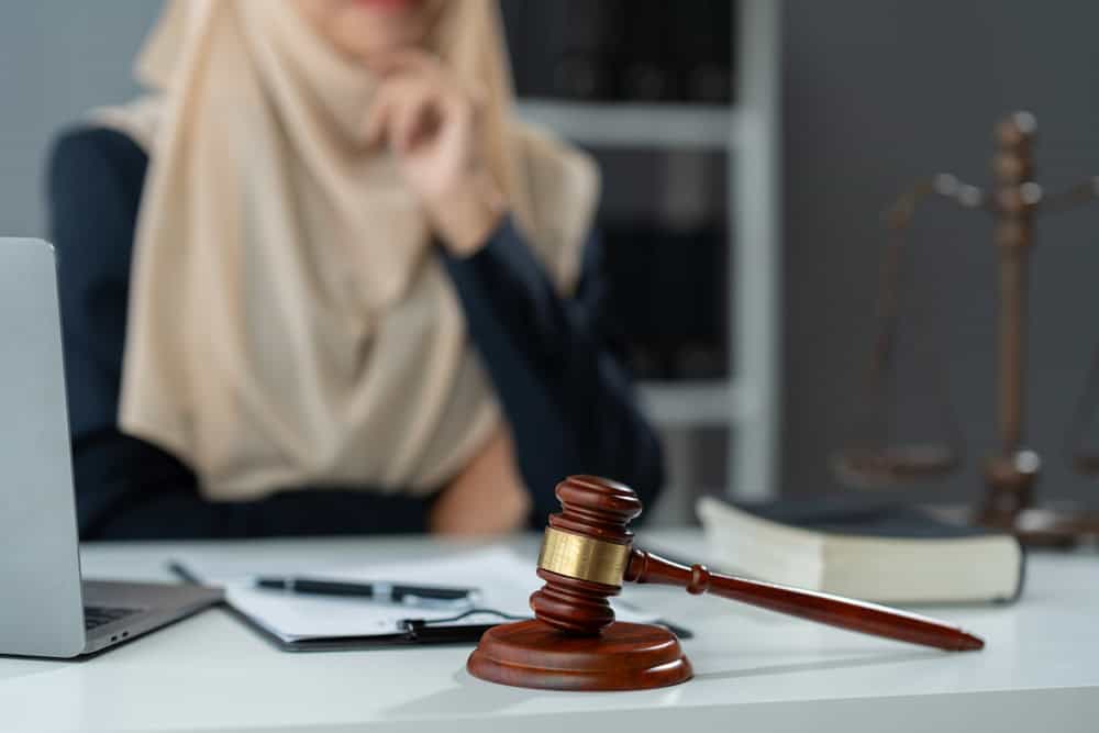 Almanya'daki güncel tartışmalardan biri, yargıda başörtüsü yasağı hakkında: Müslüman bir kadın, mahkemedeki fahri görevinden uzaklaştırılması nedeniyle temyiz başvurusu yaptı. Peki, diğer eyaletler yargıda dinî sembollerin kullanılmasına nasıl yaklaşıyor?