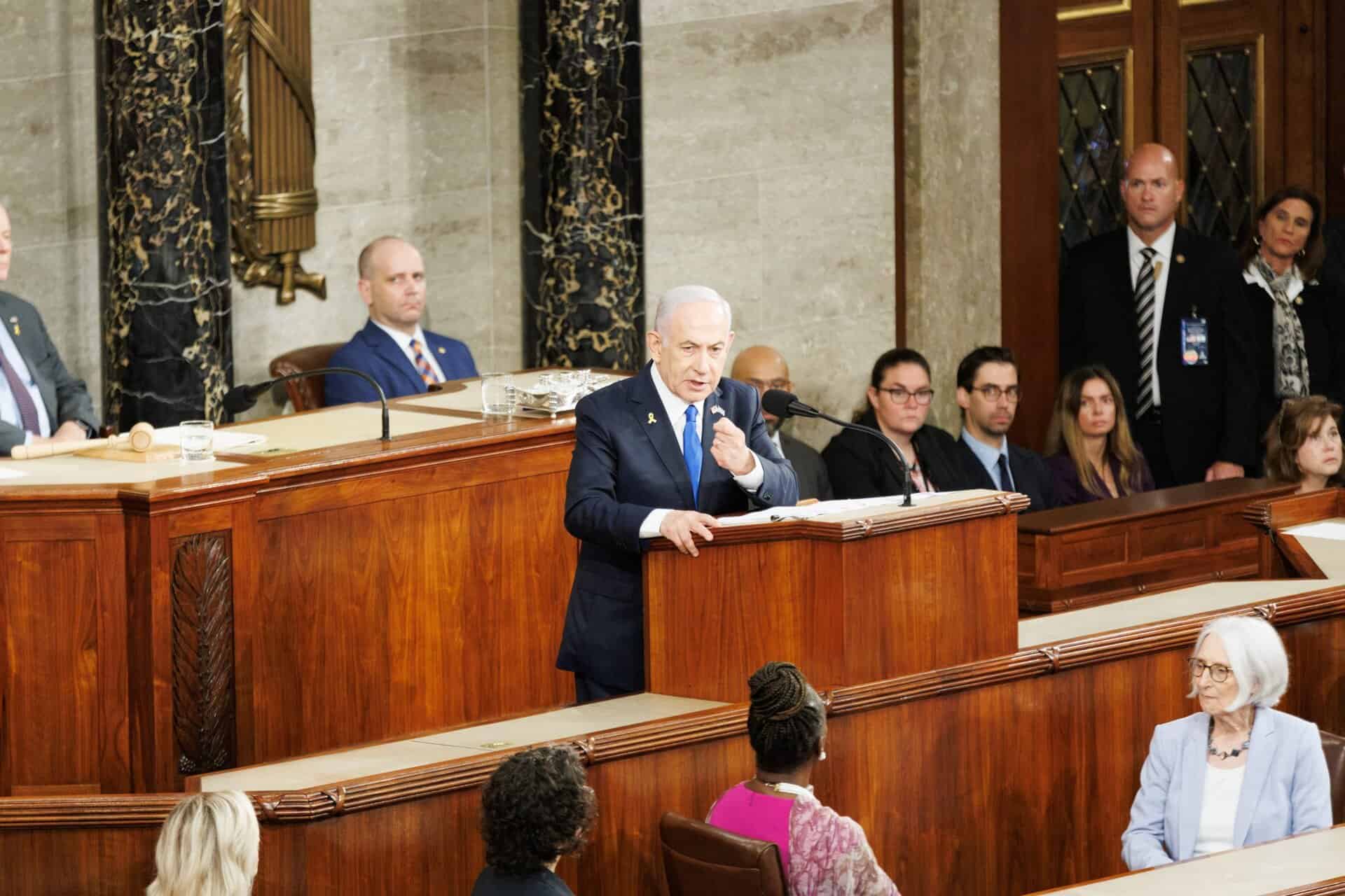 Filistinli aktörlerin Çin'de bir araya geldiği bu hafta, İsrail Başbakanı Binyamin Netanyahu da Washington'da Amerikalı parlamenterlere hitap etti. Her iki dış temasta öne çıkan başlıkları ve geleceğe dair olası etkilerini sizin için derledik.