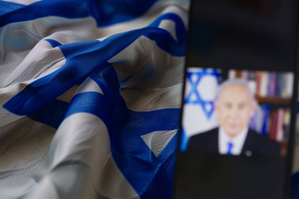 Netanyahu ve Gallant için çıkarılan UCM kararları, önceki örneklerden farklı olarak, Amerika ve Avrupa'daki devletlerin güçlü şekilde desteklediği yetkililer hakkında çıkarılan ilk tutuklama kararları olarak öne çıkıyor.