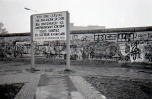 Soğuk Savaş’ın Betondan Sınırı: Berlin Duvarı Nedir?