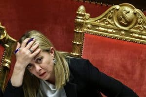 Meloni’nin İltica Konusundaki “Yenilikçi Çözümü” Mahkeme Kıskacında