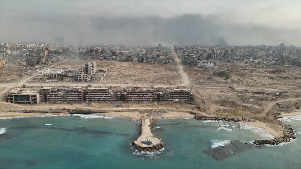 Neredeyse harabeye dönememiş yerleşim yerinin kalmadığı Gazze'de yüz binlerce insan, temel ihtiyaçlardan mahrum bırakılıyor. 2024 yılında savaşın Gazze üzerindeki demografik ve insani etkileri, daha da vahim boyutlara ulaştı. Gazze Şeridi'ndeki insani krize dair son bilgileri derledik.