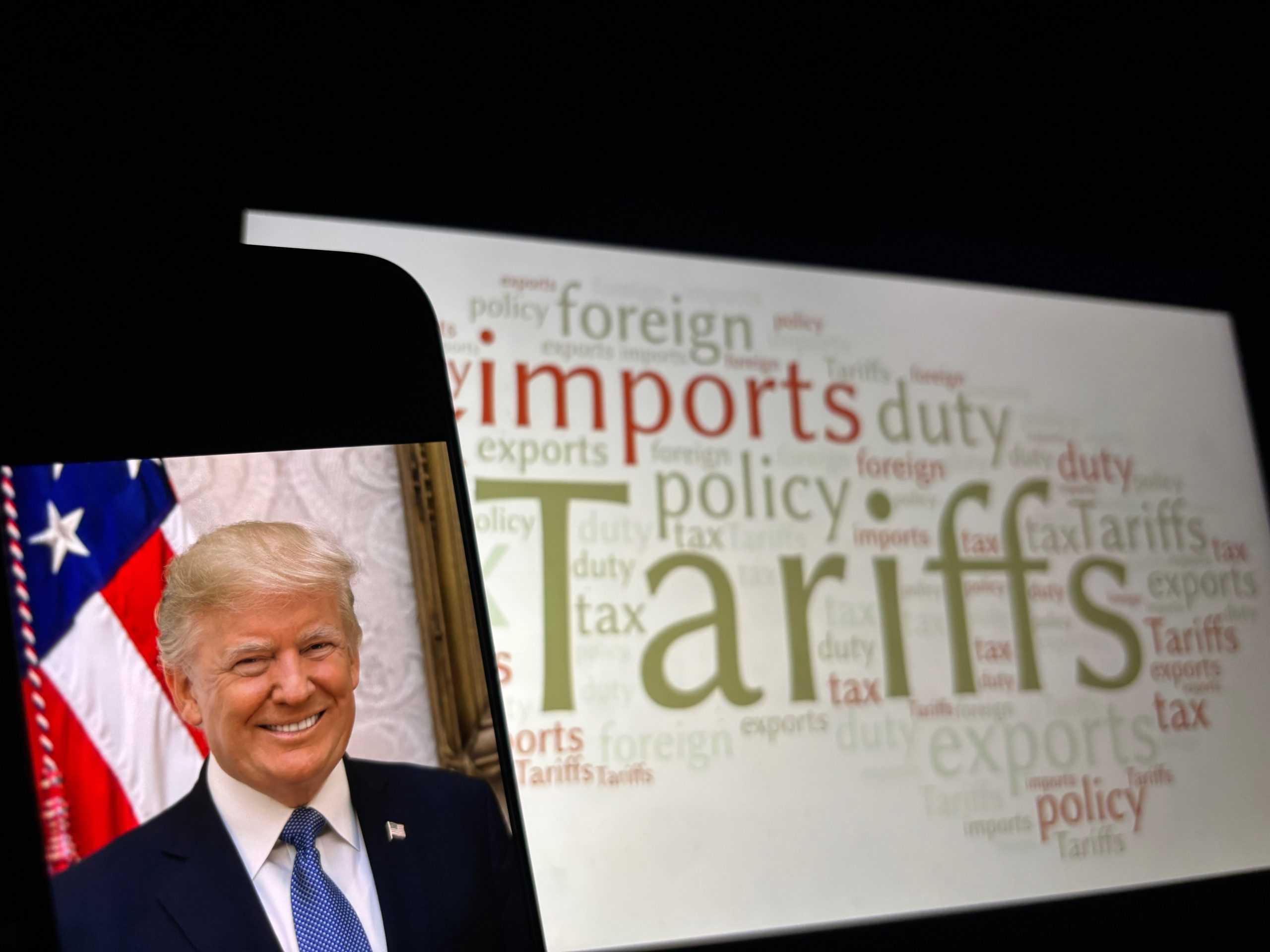 Tarifeleri ABD'ye en çok kazandıracak şekilde kullanmayı vadeden Trump yönetimi, çelikten otomobile kadar birçok ürüne yüksek vergi getirirken, Avrupa Birliği yeni gümrük vergileriyle bir misilleme hazırlığında. Tarafların attığı karşılıklı adımlar neler ve bunların etkileri neler olacak?