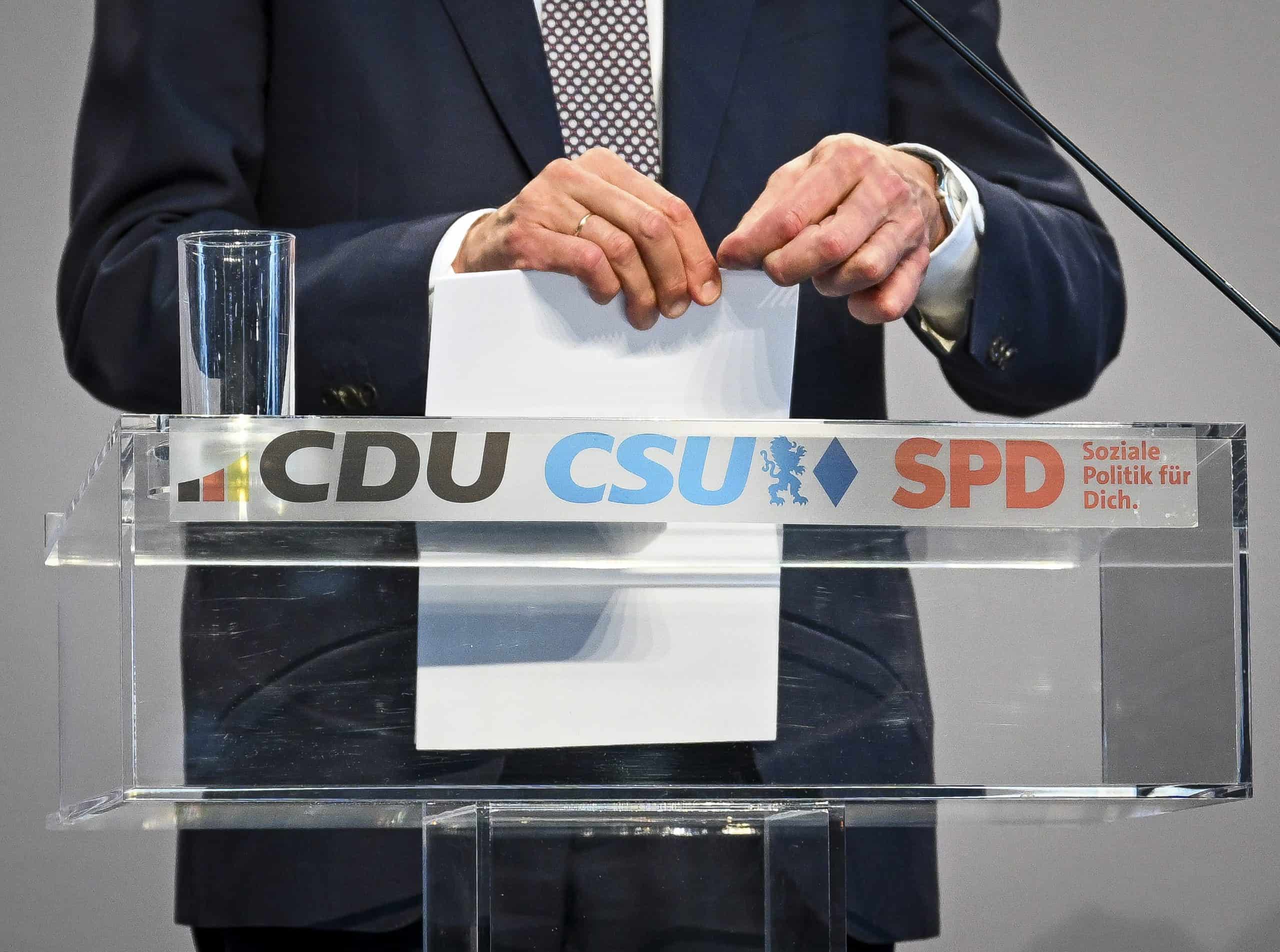 CDU/CSU ile SPD'nin üzerinde uzlaştığı koalisyon protokolü kamuoyuna sunuldu. Göç ve güvenlik politikaları sertleşirken, Müslüman topluma dair eksiklikler dikkat çekti.