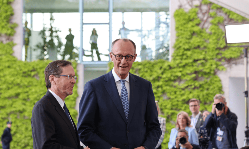 Almanya’da yeni kurulan büyük koalisyon, Ukrayna’daki savaşın sonlanması için hızlı bir diplomasi trafiğine başladı. Peki ya Friedrich Merz önderliğindeki büyük koalisyonun Orta Doğu politikası nasıl olacak? Almanya’nın yeni koalisyonu Filistinliler için nasıl bir gelecek öngörüyor?