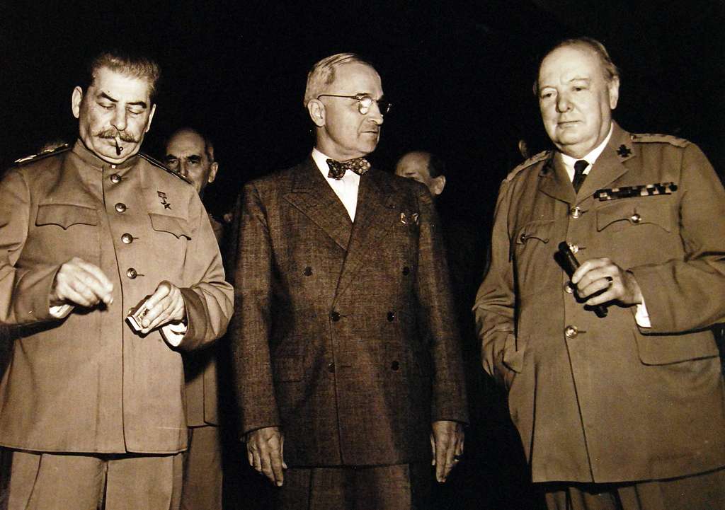 İki Kutuplu Dünya Düzeninin Doğuşu ve Bitişi: Soğuk Savaş Nedir?