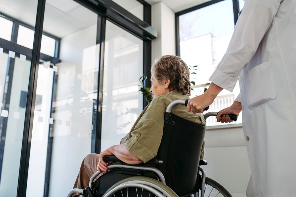 almanya sağlık göçmenler hastane doktor ayrımcılık eşitsizlik çok dilli