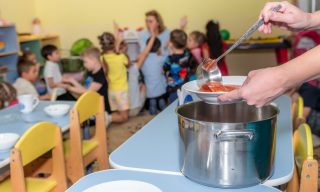 Bremen’de Anaokulunda Çocuklara Habersiz Domuz Eti Yedirildi
