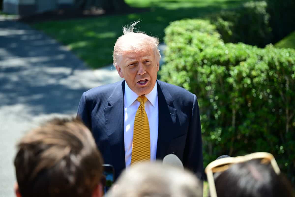 12 Mayıs 2026 | İran Savaşında zafer ilan eden ABD Başkanı Donald Trump, başkent Washington’daki Beyaz Saray’da Marine One helikopterine binmeden önce basın mensuplarına açıklamalarda bulunuyor. | Fotoğraf: Kyle Mazza - Anadolu Ajansı