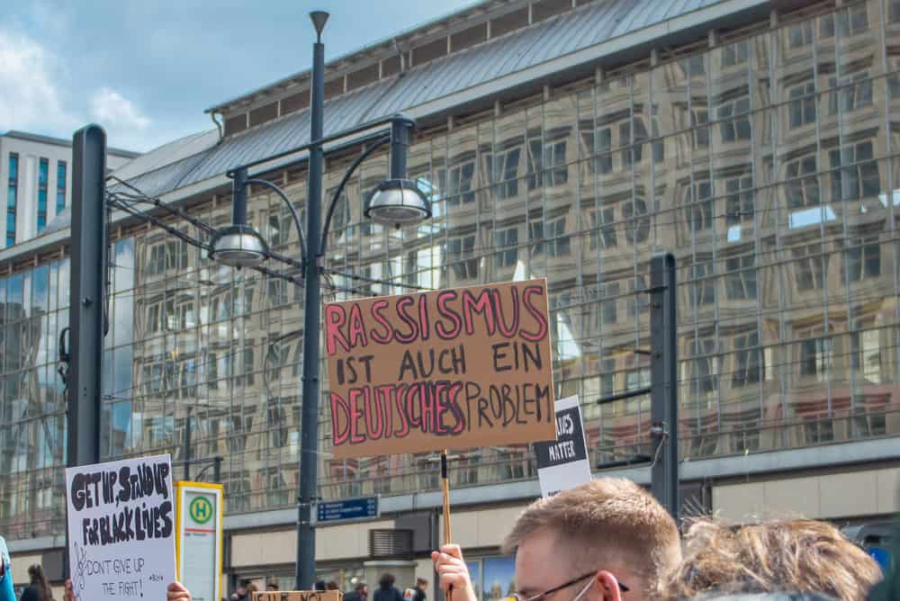 almanya berlin ırkçılık müslüman karşıtı karşıtlığı islam CLAIM 2025 ayrımcılık