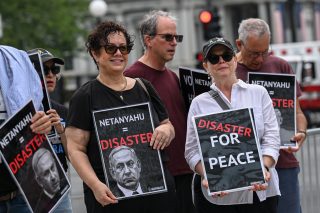 Netanyahu Yine ABD’de: Amerikan Halkının Yarısı Tutuklanmasından Yana