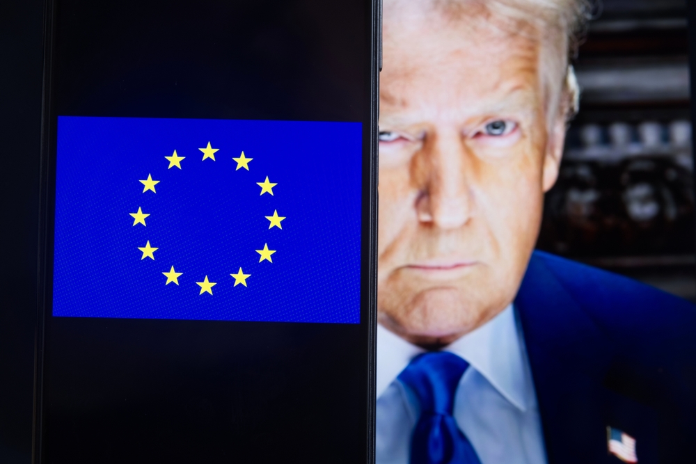 Trump yönetimi, Avrupa’daki sağ ve muhafazakâr medya ve sivil toplum kuruluşlarına milyonlarca dolar aktarmaya hazırlanıyor. Göç, ulusal egemenlik ve “Batı kimliği” gibi başlıklara ayrılan fonlar, Washington’ın Avrupa siyasetinde kendisine yakın bir etki ağı kurduğu eleştirilerini güçlendiriyor.